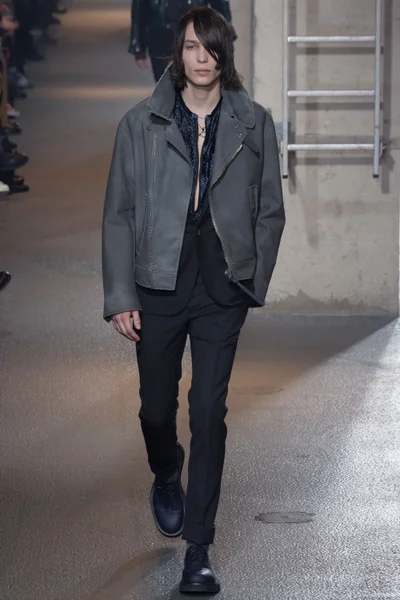 Look 25